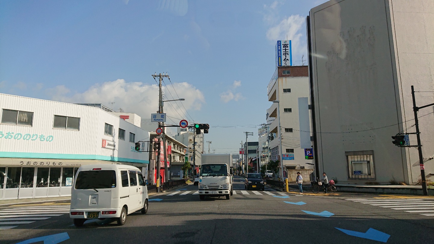沼町交差点（北向き）を右折