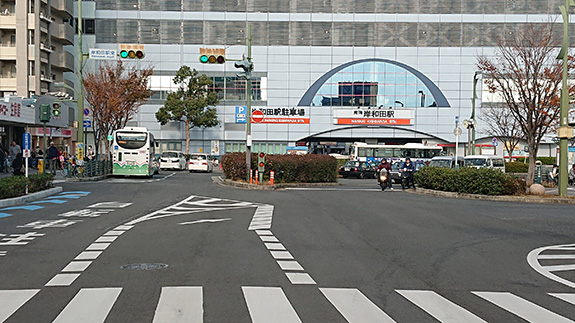 岸和田駅東交差点を右折